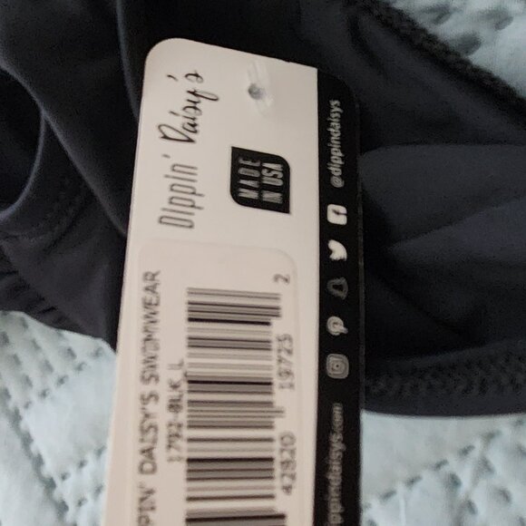 Dippin Daisys One Piece black swimsuit NWT Size Large - Picture 6 of 9